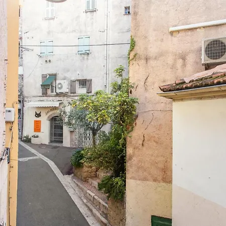 Beautiful Flat In The Old Town Of - Welkeys