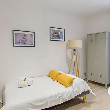 Apartment Beautiful Flat In The Old Town Of - Welkeys Antibes