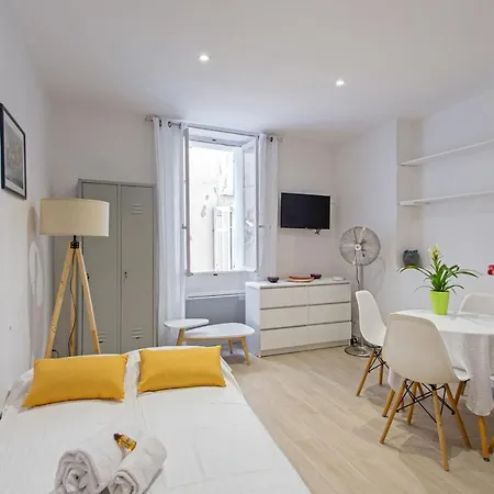 Beautiful Flat In The Old Town Of - Welkeys