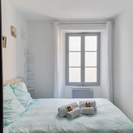 Beautiful Flat In The Old Town Of - Welkeys