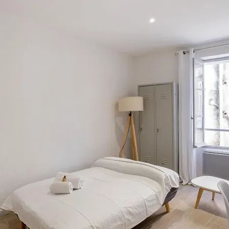 Beautiful Flat In The Old Town Of - Welkeys Apartment *